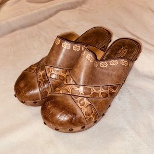 Clogs/Mules